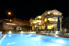  Apartments Bago  Трогир